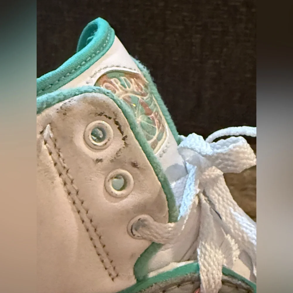 Nike. Wmns Air Jordan 2 Retro 'Crystal Mint'. Size 8.